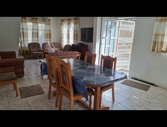 4 BEDROOM HOUSE FOR SALE IN CROFTDENE